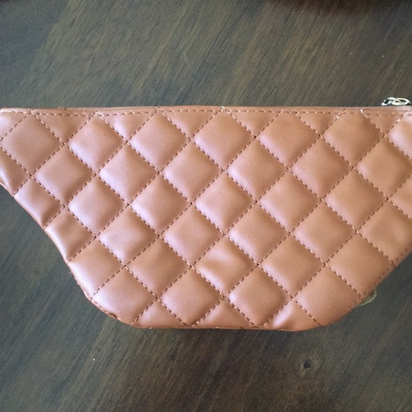 NWOT Quilted Belt Bag - Picture 4 of 7